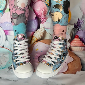 Women&#39;s Hightop Canvas Shoe All Over Chubby Cats - Pink and Blue
