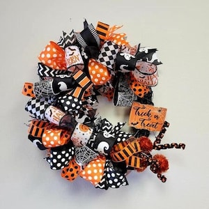 Orange and Black Halloween Wreath, Whimsical Trick or Treat Wreath, Orange and Black Deco Mesh Wreath, Halloween Decorations
