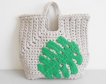 Crochet pattern for Monstera Bag. Crochet bags, crochet bag pattern, summer bags, easy crochet bag, chunky yarn, crochet flowers