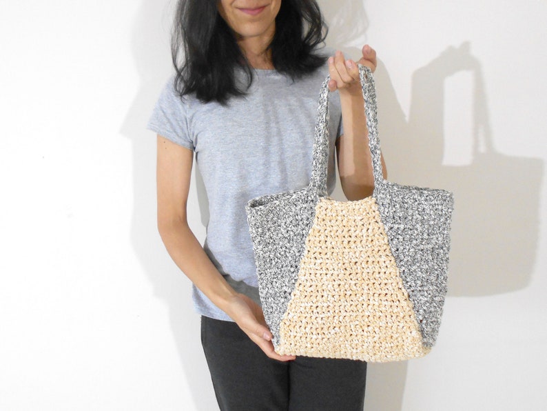 Crochet pattern for Color Block Tote. Easy level, includes basic stitches and shaping. Crochet bags, Crochet bag patterns. image 2