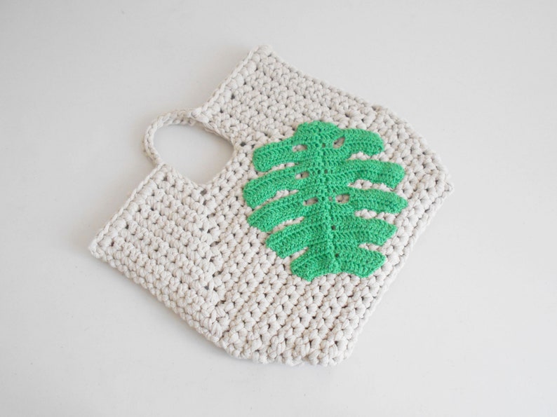 Crochet pattern for Monstera Bag. Crochet bags, crochet bag pattern, summer bags, easy crochet bag, chunky yarn, crochet flowers image 2