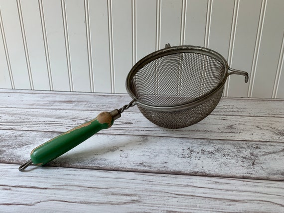 small strainer with handle