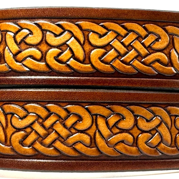 Ceinture en cuir BT530 NOEUD CELTIQUE; La ceinture de 1 1/2" de large comprend une boucle utilitaire amovible et un passant en cuir.