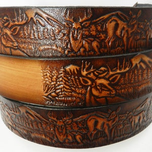 Name Belt. Deer scene NBT110 - Belt is 1 1/2" wide - Includes name in center back, removable utility buckle & leather keeper