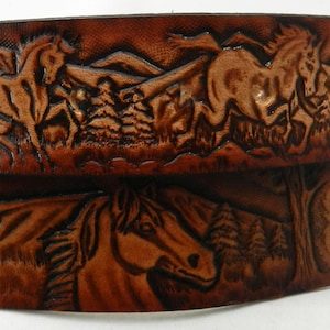Child&#39;s Name Belt,  Horse scene, Matches adult NBT111