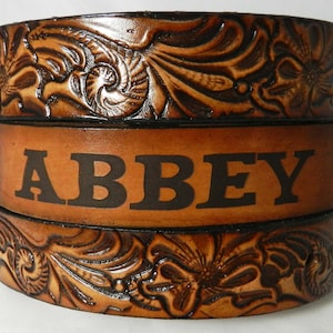 Ceinture avec prénom pour enfant, motif floral sculpté assorti à un adulte NBT927