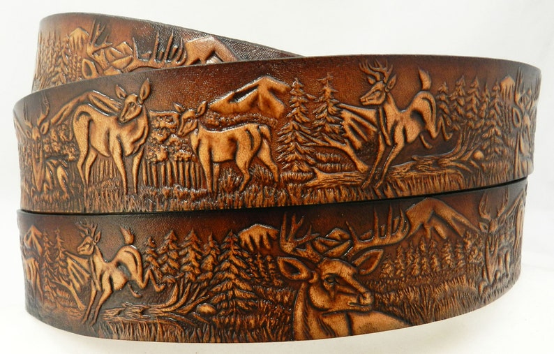 Fibbia Cintura Urban Backwoods Deer III | Metallo 83x60 Mm | Peso 77g | Adatta Per Cinture Larghe Fino A 4 Cm | Stile Caccia E Outdoor