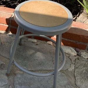 Vintage Industrieller Metall Entwurf Bar Shop Hocker (Versand NICHT inbegriffen)