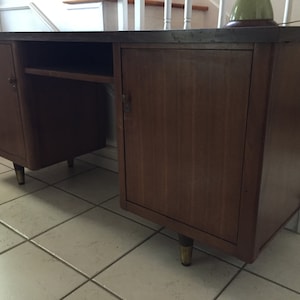 Vintage halverwege de eeuw modern kniegat-credenza-bureau *(verzending is NIET GRATIS)