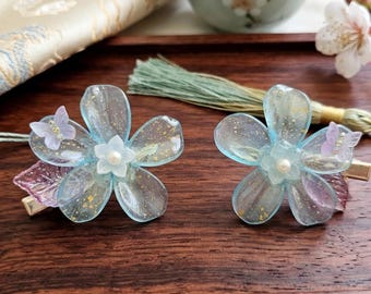 Par de pinzas de cristal auténtico con motas doradas en tonos verde azulado y lavanda, estilo Fairycore de fantasía oriental.