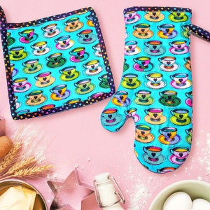 Handmade Tea Cup Print Oven Mitt and Pot Holder Set: Kitchen Gift