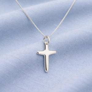 Pingente de crucifixo em prata de lei. Matte Finish