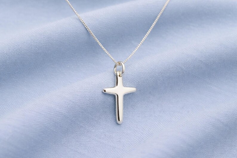 Pingente de crucifixo em prata de lei. Matte Finish
