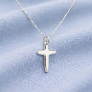 Pingente de crucifixo em prata de lei. Polished Finish
