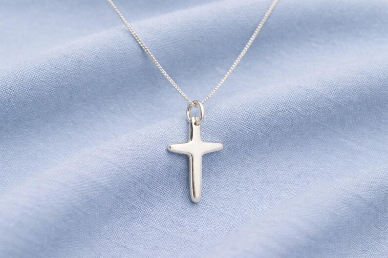 Pingente de crucifixo em prata de lei. Polished Finish