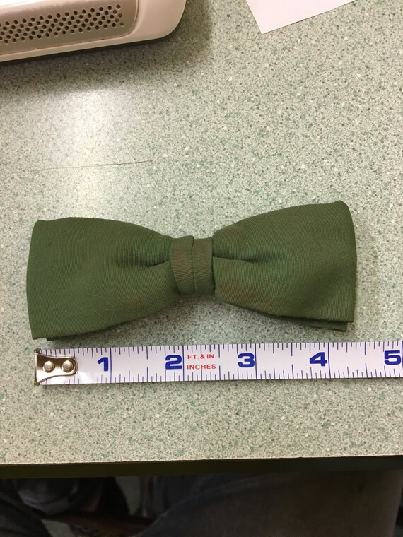 FREE SHIPPING Vintage Bow Tie Beau Clip green wih… - image 1