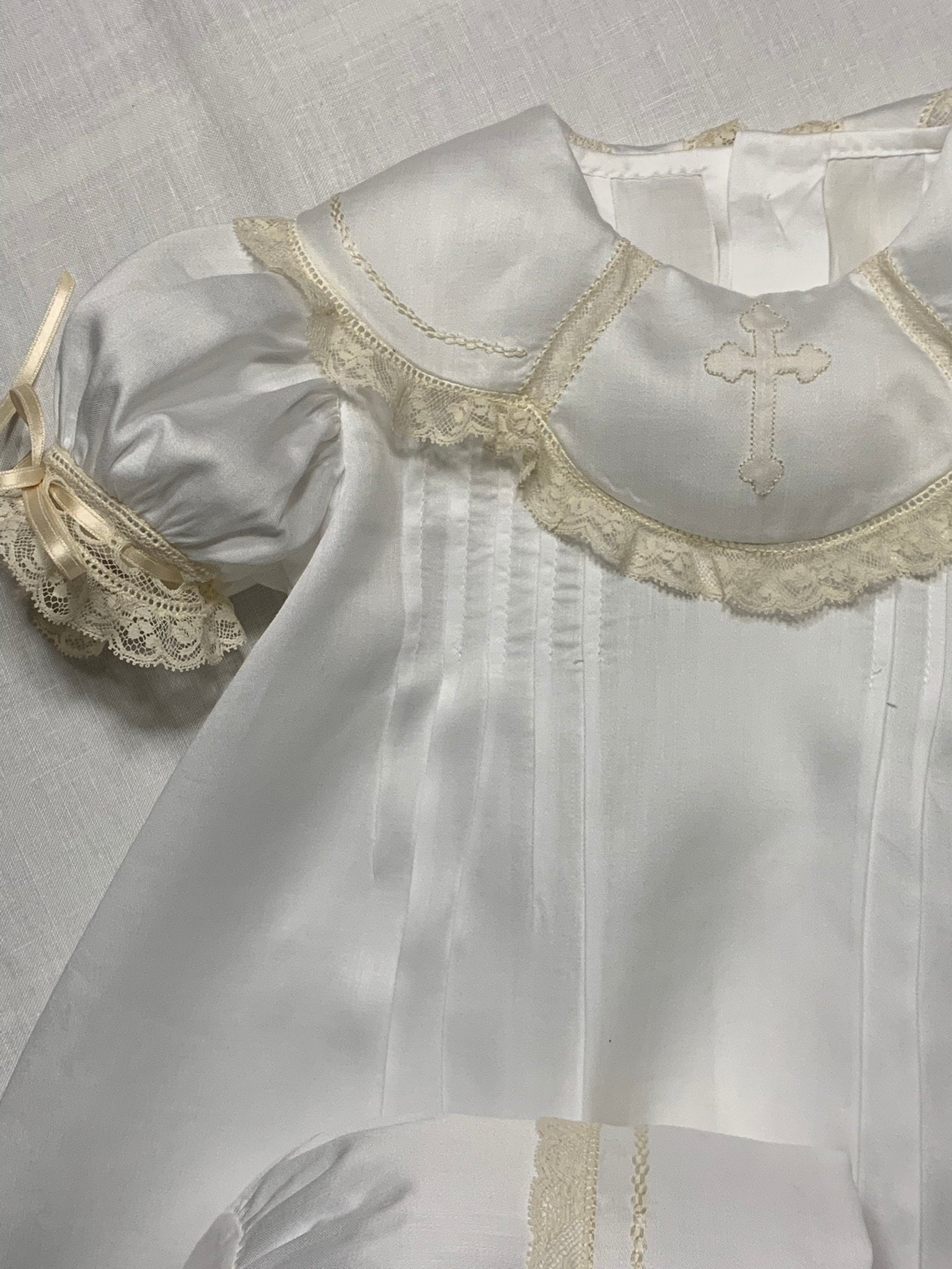 Girl's Heirloom Baptism Gown Withscalloped Portrait Collar & Matching Bonnet