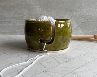 Yarn bowl for Crochet, Emerald Drip ceramic yarn holders,knitting bowls,yarn organizer