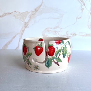 yarn bowl for Crochet, strawberry ceramic yarn holders, knitting Bowls, yarn organizer, gift for knitter