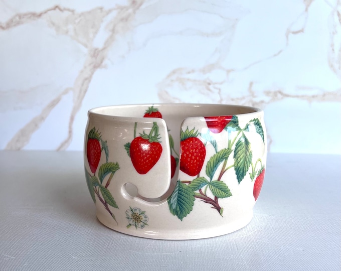 yarn bowl for Crochet, strawberry ceramic yarn holders, knitting Bowls, yarn organizer, gift for knitter