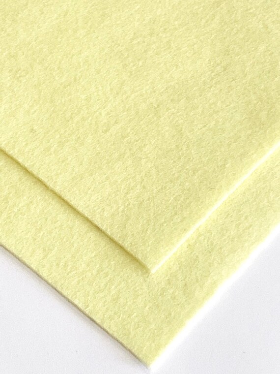 Feutrine pure laine jaune maïs coupon 20 X 30 cm