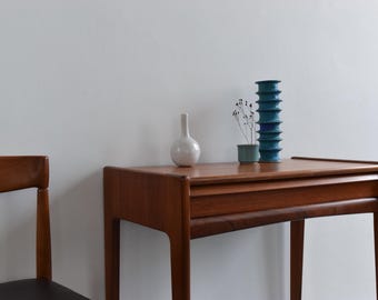 Mesa de recibidor de teca vintage de A. Younger