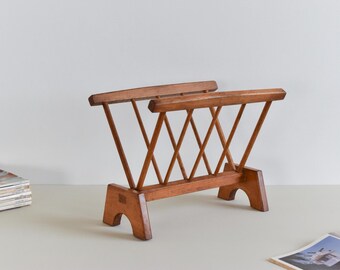 Revistero rústico de madera de estilo vintage