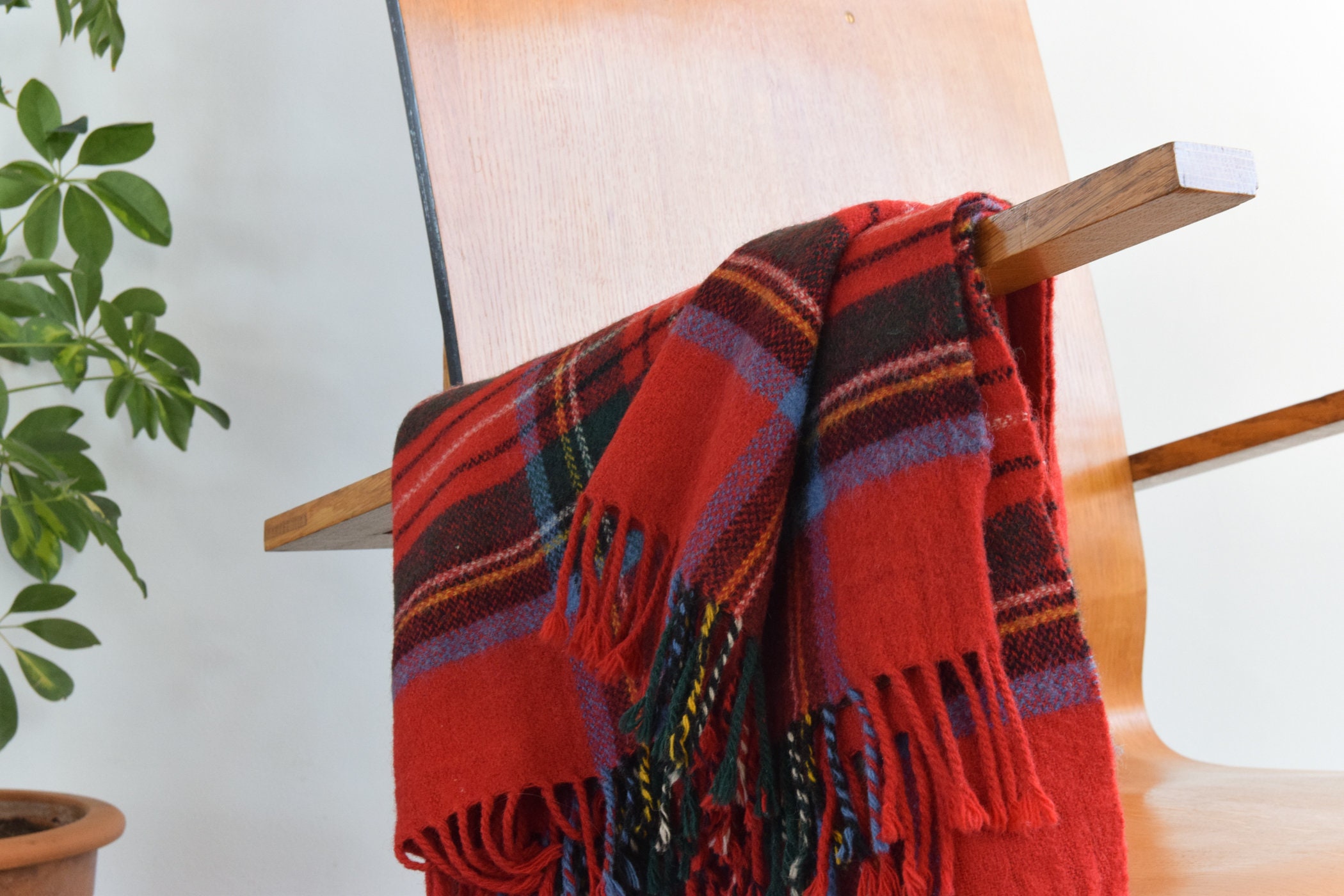 Vintage Wool Red Tartan Pattern Blanket Par Hawick Honeycomb