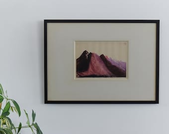 Lámina vintage de edición limitada firmada y enmarcada con diseño de montañas.