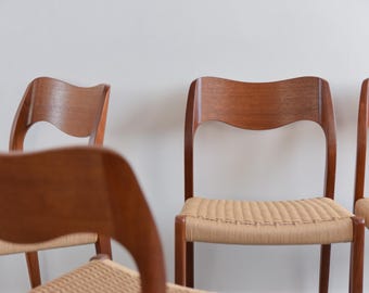 Juego vintage de cuatro sillas de comedor danesas de teca modelo 71 diseñadas por Niels Otto Møller para J.L. Møller.