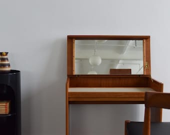 Tocador pequeño de teca con forma de ciervo, estilo vintage.