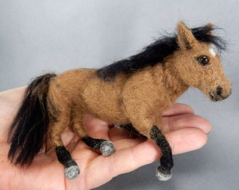 Custom felted horse loss keepsake horse miniature needle felted animal memorial gift for rider felt pony sculpture horse remembrance gift