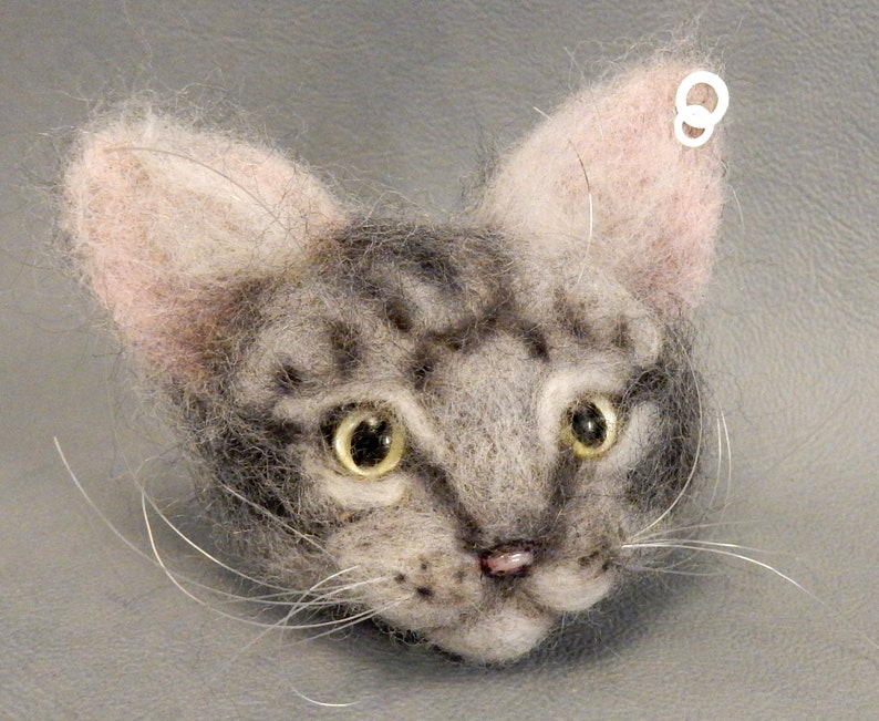 Needle felt cat pin custom cat brooch needle felted brooch Tabby Cat brooch custom felted cat portrait cute cat felt brooch Mother days gift image 1