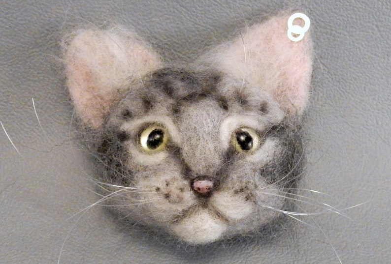 Needle felt cat pin custom cat brooch needle felted brooch Tabby Cat brooch custom felted cat portrait cute cat felt brooch Mother days gift image 5