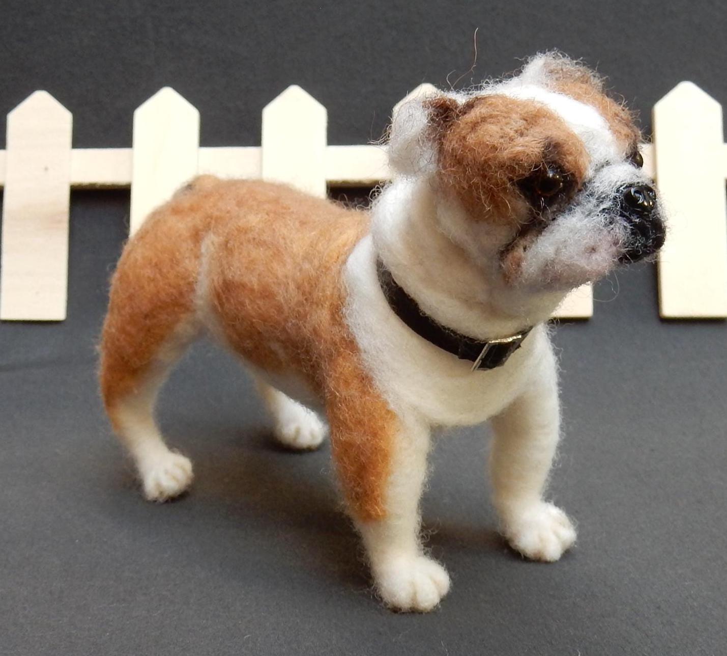 羊毛フェルト　イングリッシュブルドッグ ニードルフェルトの犬：イングリッシュブルドッグのレプリカ
