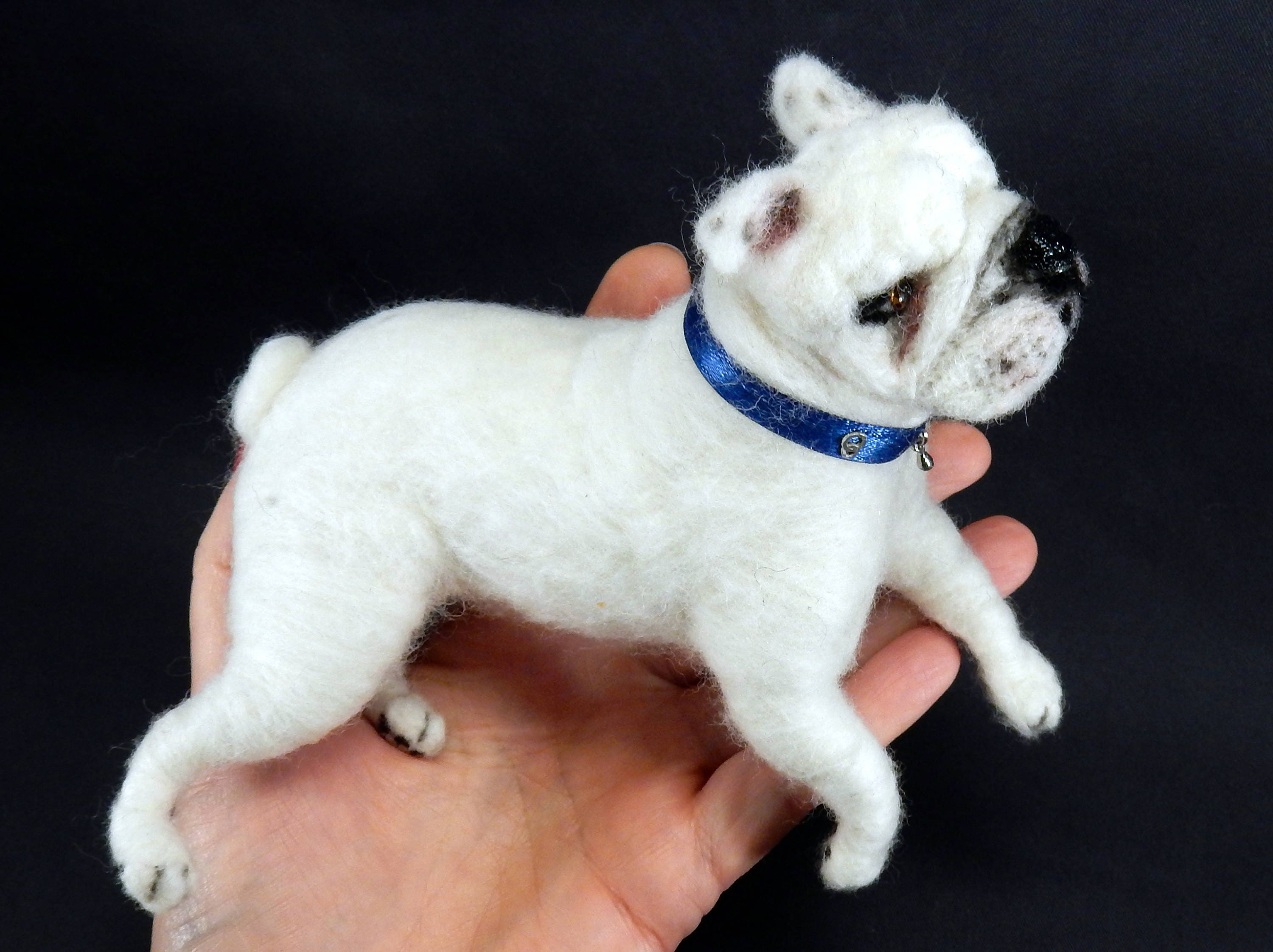 ニードルフェルトの犬：イングリッシュブルドッグのレプリカ