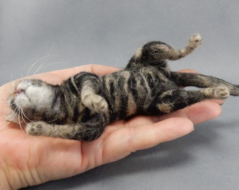 Custom cat replica gray Tabby Cat mom custom felted cat miniature Bengal Cat needle felted cat sculpture grey cat loss Tortoiseshell