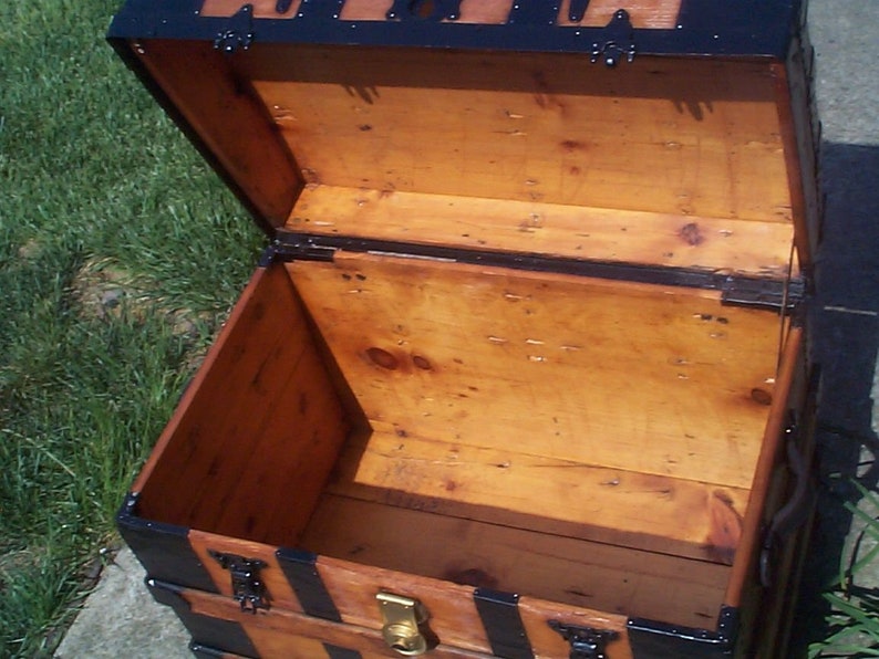 811 Large Roll Top Restored Antique Steamer Trunk w Working Lock & Key