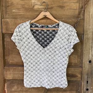 Vintage 80&#39;s Knit Black and Silver Stretchy Textured Deep V Neck Crop Top Tshirt size small