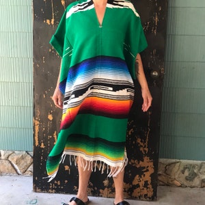 Vintage 70er Jahre authentische grüne mexikanische gewebte Serape-Decke Poncho