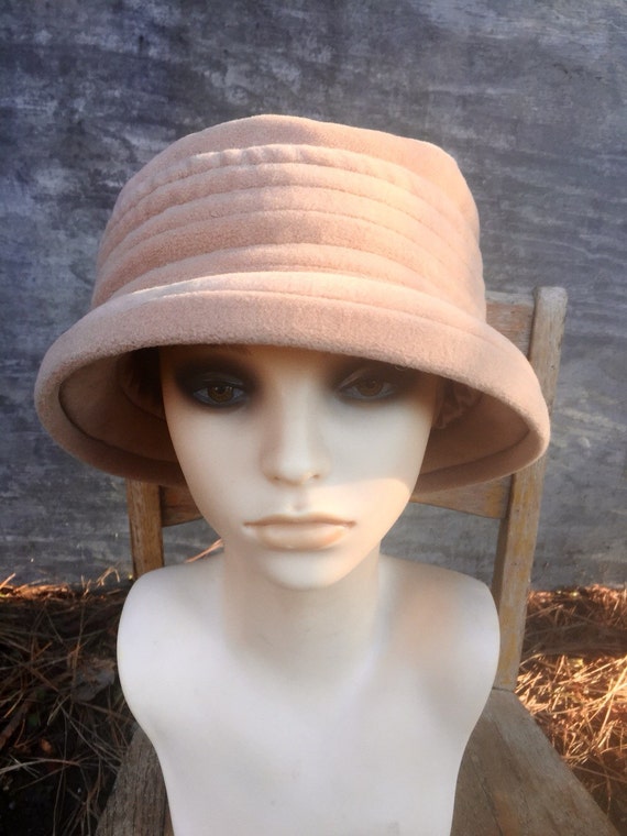 Vintage 70's Women's Beige Winter Bucket Hat - image 1