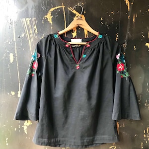 Vintage 60’s/70&#39;s Black Needlepoint Embroidered 3/4 sleeve Top size small