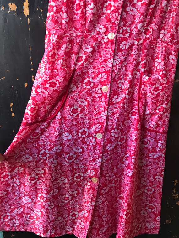 Vintage 60’s/70’s Red Floral Print Sleeveless Sil… - image 5