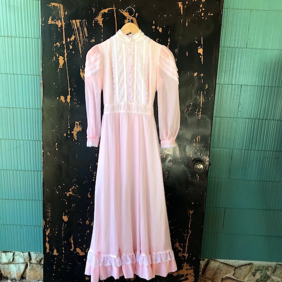 Vintage 70’s Baby Pink Long Sleeve Prairie Dress b