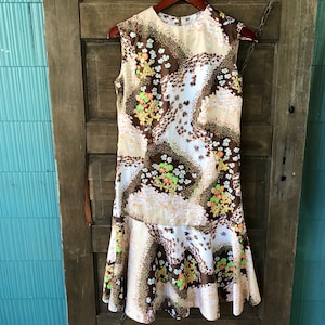 Vintage 70&#39;s Novelty Print Patchwork Flower Garden Sleeveless Drop Waist Shift Dress