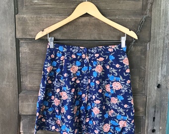 Vintage 90er Jahre Blumen Print Skater Minirock von Donnkenny Classics Größe small