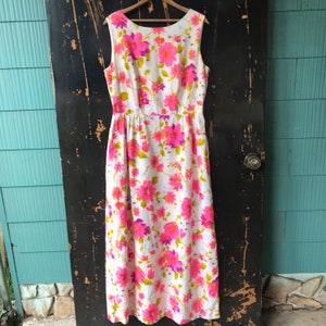 Vintage 60's/70’s Mod White with Pink Floral Print Sleeveless Maxi Dress size medium