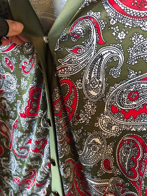 Vintage 70's Mod Green and Red Paisley Print Poly… - image 6