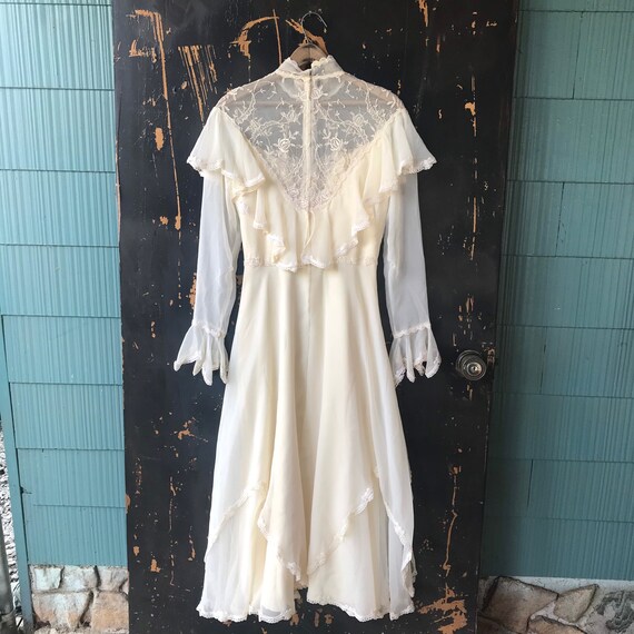 Vintage 60’s/70’s White Lace Gothic Prairie Weddi… - image 4