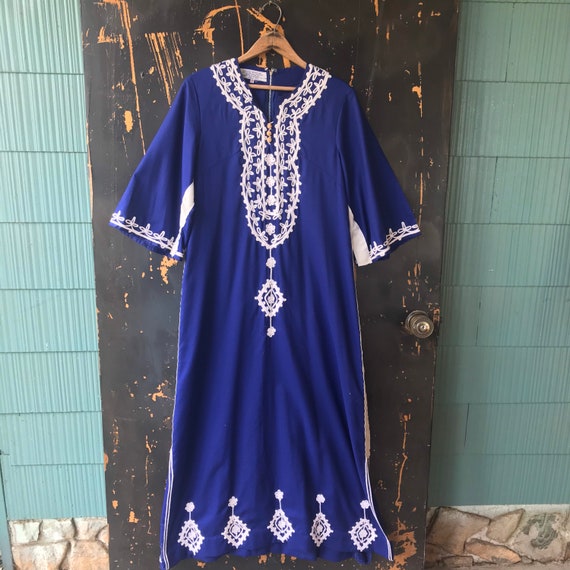 Vintage 70's Dark Blue Embroidered Dashiki Kaftan… - image 1